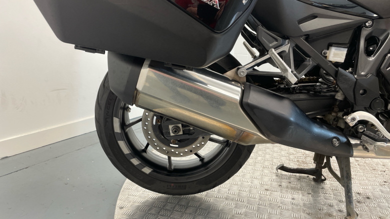 Honda NT1100 Manual (22 Model Year)